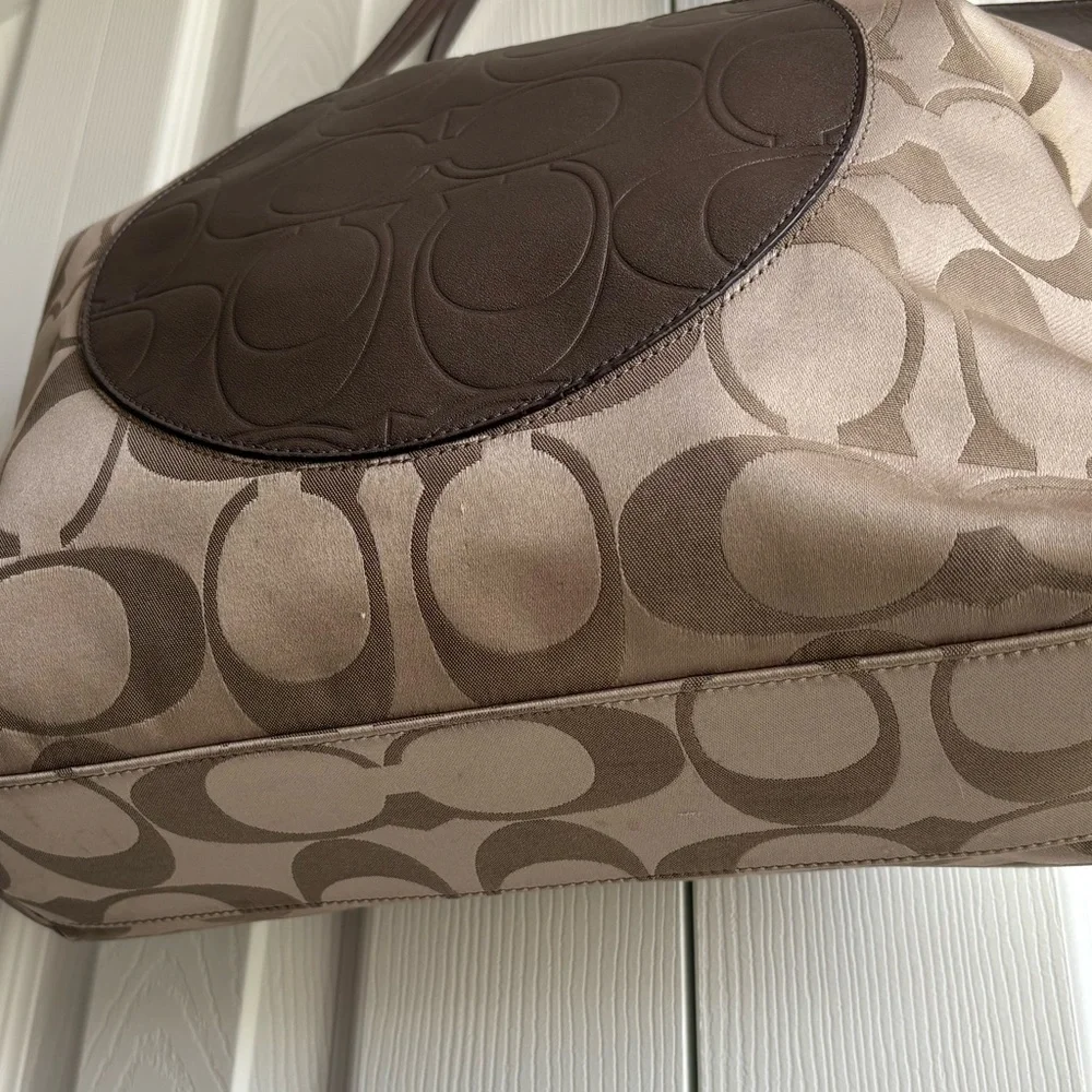 Coach Signature Laura Tote Bag F18335 Brown Tan Preppy Shoulder Purse - Picture 4 of 10